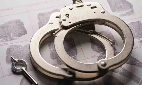 Indore: अवैध पटाखे बनाने के आरोप में एक व्यक्ति गिरफ्तार