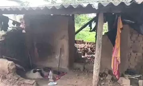 Keonjhar में दीवार गिरने से नाबालिग की मौत, दो घायल Keonjhar में दीवार गिरने से नाबालिग की मौत, दो घायल