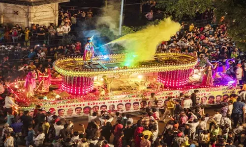 Indore: रोशनी से दमकेंगी झांकियां, इंदौर होगा आलोकित Indore: रोशनी से दमकेंगी झांकियां, इंदौर होगा आलोकित