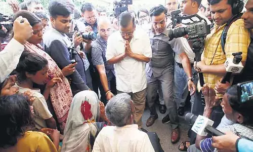 केजरीवाल ने भाजपा सरकार को चुनौती देने के लिए यादव का साथ दिया