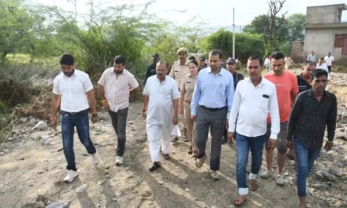 Jaipur: देवनानी ने जलभराव प्रभावित क्षेत्र का पैदल निरीक्षण किया