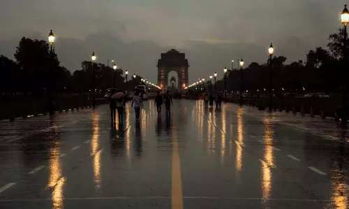 Delhi में बारिश: आईएमडी ने अलग-अलग इलाकों में हल्की बारिश का अनुमान जताया