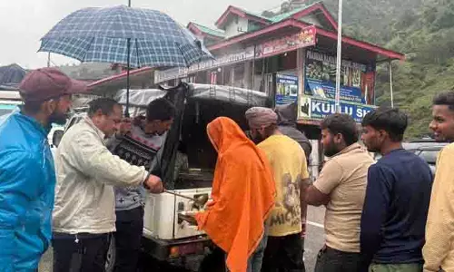 भूस्खलन संकट के बीच Mandi के राहत प्रयासों से प्रतिदिन 7,000 लोगों को भोजन उपलब्ध भूस्खलन संकट के बीच Mandi के राहत प्रयासों से प्रतिदिन 7,000 लोगों को भोजन उपलब्ध