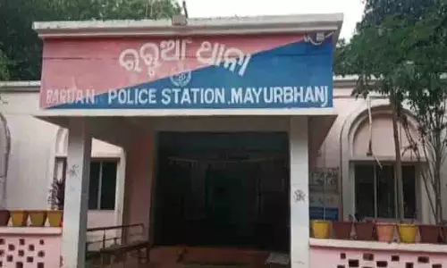 Odisha: मयूरभंज में दुकान पर धावा, हथियार दिखाकर लाखों की लूट Odisha: मयूरभंज में दुकान पर धावा, हथियार दिखाकर लाखों की लूट