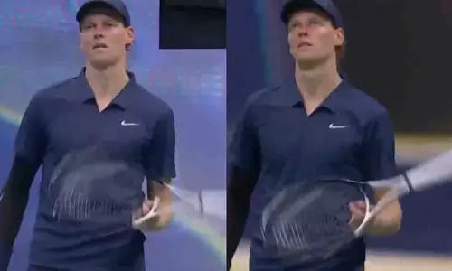 US Open सेमीफाइनल में उंगली पर रैकेट घुमा कर चमके जैनिक सिनर US Open सेमीफाइनल में उंगली पर रैकेट घुमा कर चमके जैनिक सिनर