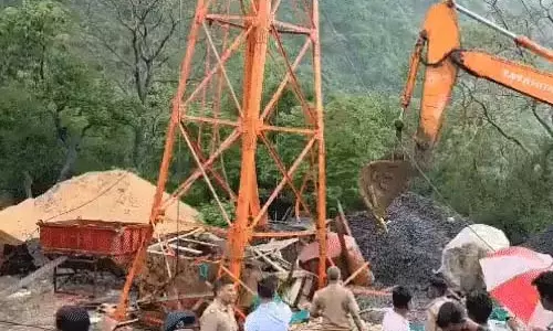 6 लोगों की मौत, रोपवे के टूटने के बाद मची अफरातफरी 6 लोगों की मौत, रोपवे के टूटने के बाद मची अफरातफरी