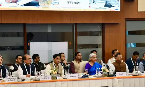 स्वास्थ्य और जीवन बीमा पर GST छूट स्वास्थ्य और जीवन बीमा पर GST छूट