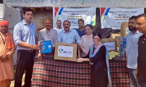 MLA Yudhvir और डीसी जम्मू ने बाढ़ प्रभावित परिवारों के बीच राहत वितरित की