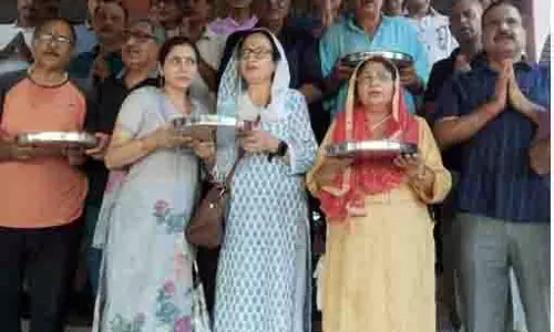 कश्मीरी पंडितों ने Jammu और वेरीनाग में उत्साह और उल्लास के साथ वितस्ता दिवस मनाया कश्मीरी पंडितों ने Jammu और वेरीनाग में उत्साह और उल्लास के साथ वितस्ता दिवस मनाया