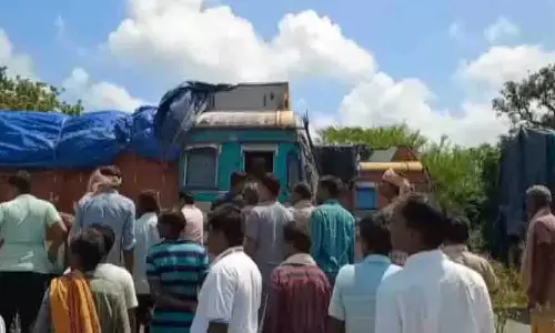 Bargarh: यूरिया की कमी से नाराज़ किसान सड़कों पर उतरे Bargarh: यूरिया की कमी से नाराज़ किसान सड़कों पर उतरे