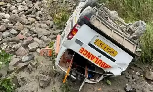 Una: पंजाब–हिमाचल मार्ग पर एंबुलेंस का भयानक हादसा Una: पंजाब–हिमाचल मार्ग पर एंबुलेंस का भयानक हादसा