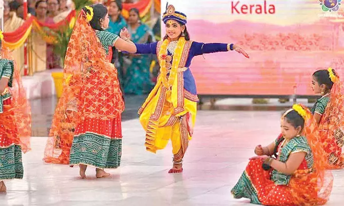 Andhra: बाल विकास के बच्चों द्वारा भावपूर्ण नृत्य नाटिका के साथ ओणम समारोह का समापन Andhra: बाल विकास के बच्चों द्वारा भावपूर्ण नृत्य नाटिका के साथ ओणम समारोह का समापन