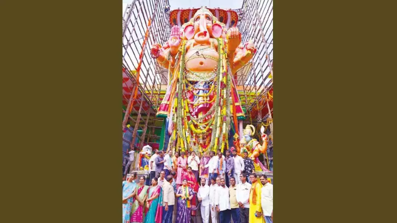 खैरताबाद बड़ा गणेश में भक्ति और एकता का अनुकरणीय प्रदर्शन: रामचंदर राव खैरताबाद बड़ा गणेश में भक्ति और एकता का अनुकरणीय प्रदर्शन: रामचंदर राव