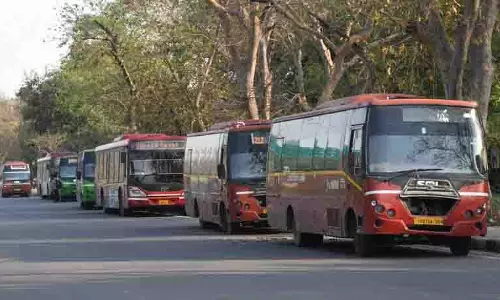 सेक्टर 17 में CTU की इलेक्ट्रिक बस पलटी, करीब एक दर्जन लोग घायल सेक्टर 17 में CTU की इलेक्ट्रिक बस पलटी, करीब एक दर्जन लोग घायल