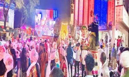 गणेश विसर्जन में शामिल हुए हिंदू और मुस्लिम, दिया एकता का संदेश