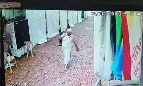 Delhi : जैन आयोजन के दौरान लाल किले से कीमती स्वर्ण कलश चोरी, जांच जारी Delhi : जैन आयोजन के दौरान लाल किले से कीमती स्वर्ण कलश चोरी, जांच जारी
