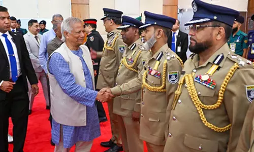 यूनुस पर भड़की अवामी लीग, सरकारी रेड को बताया दमन का हथियार यूनुस पर भड़की अवामी लीग, सरकारी रेड को बताया दमन का हथियार