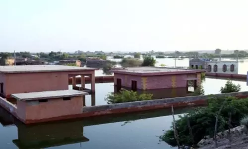 पाकिस्तान में भारी बारिश और बाढ़ से तबाही: 907 की मौत, 1,044 घायल पाकिस्तान में भारी बारिश और बाढ़ से तबाही: 907 की मौत, 1,044 घायल