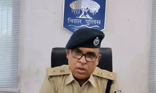 चलती ट्रेन से अगवा कोच अटेंडेंट सकुशल बरामद, तीन अपहरणकर्ता गिरफ्तार चलती ट्रेन से अगवा कोच अटेंडेंट सकुशल बरामद, तीन अपहरणकर्ता गिरफ्तार