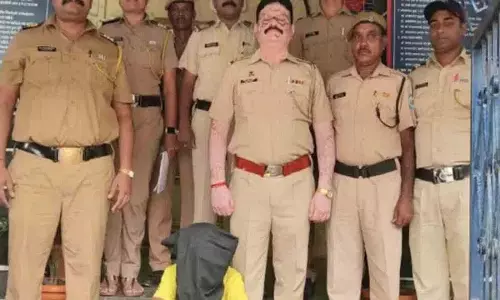 सेक्स से इनकार करने वाली लड़की की मंगेतर का एक व्यक्ति ने बलात्कार किया और गला घोंट दिया
