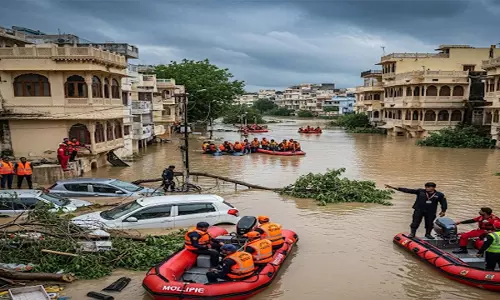 उदयपुर में बाढ़ का कहर, आहड़ नदी के उफान से घर-गाड़ियां जलमग्न, प्रशासन अलर्ट