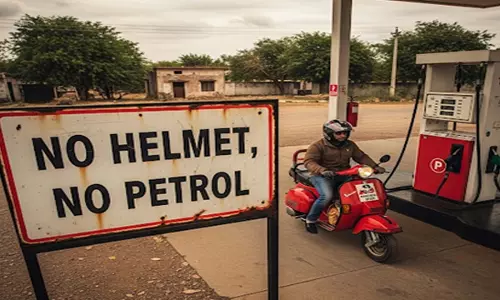 No helmet-no petrol विवाद: युवती ने पेट्रोल पंप कर्मचारी से की मारपीट