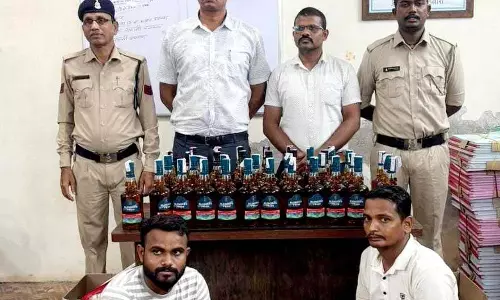 हरियाणा की 36 बोतल अंग्रेजी शराब जप्त, दो तस्कर गिरफ्तार