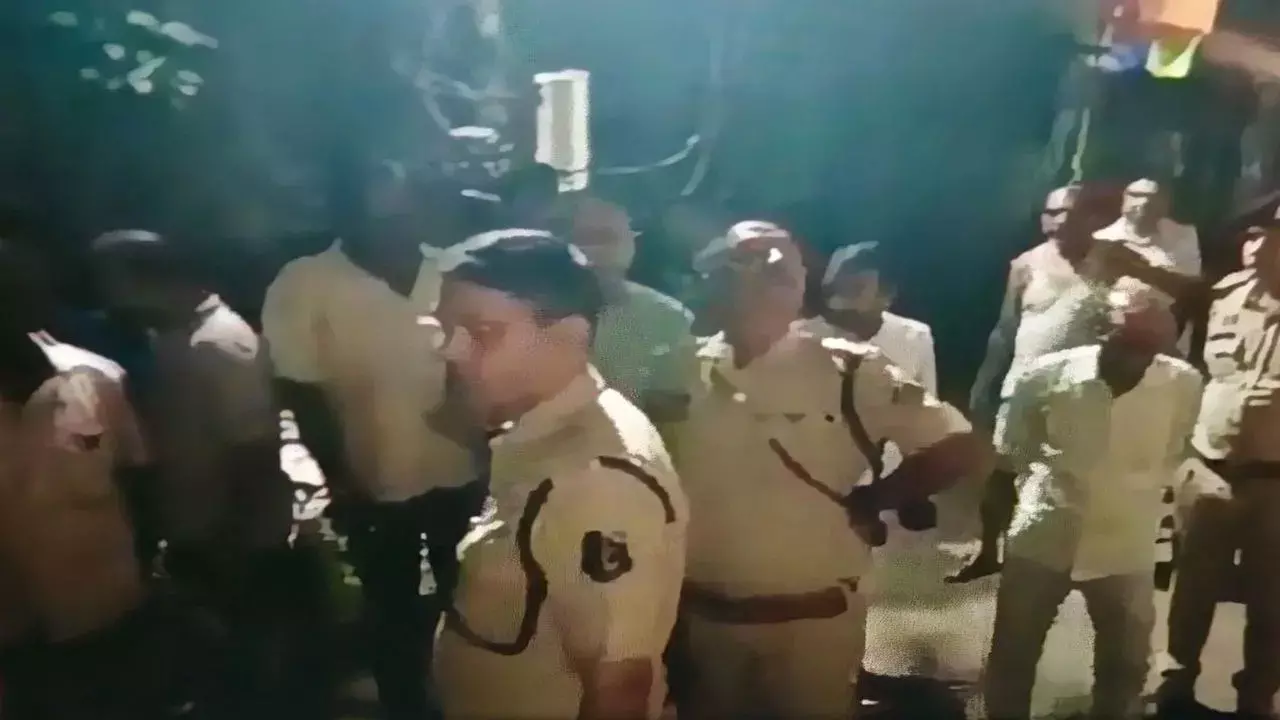 खाद व्यापारी से 7 लाख की लूट, देसी कट्टा की आड़ में वारदात को दिया गया अंजाम खाद व्यापारी से 7 लाख की लूट, देसी कट्टा की आड़ में वारदात को दिया गया अंजाम