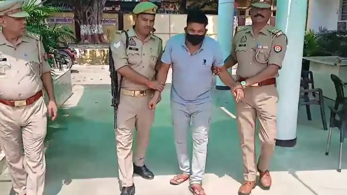 11 साल की किशोरी ने बच्चे को दिया जन्म, हैवान पड़ोसी गिरफ्तार 11 साल की किशोरी ने बच्चे को दिया जन्म, हैवान पड़ोसी गिरफ्तार