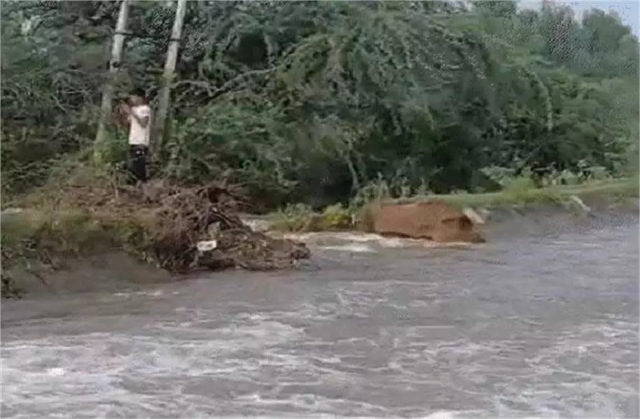 Haryana: राणा माइनर भी देर रात टूटा, एयरपोर्ट की तरफ बढ़ा पानी Haryana: राणा माइनर भी देर रात टूटा, एयरपोर्ट की तरफ बढ़ा पानी