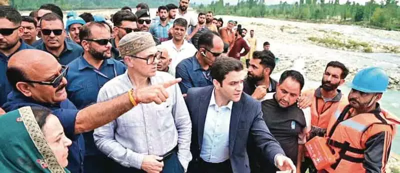 सीएम उमर ने बाढ़ से निपटने के उपायों का वादा किया सीएम उमर ने बाढ़ से निपटने के उपायों का वादा किया
