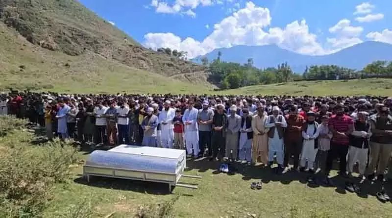 हिमाचल भूस्खलन: गंदेरबल कंगन में तीन मजदूरों के शव दफनाए गए हिमाचल भूस्खलन: गंदेरबल कंगन में तीन मजदूरों के शव दफनाए गए