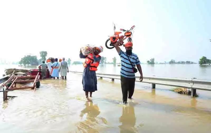 Punjab: ग्रामीणों ने आपूर्ति की अधिकता की चिंता जताई, दानदाताओं से फिलहाल इसे रोकने का आग्रह किया Punjab: ग्रामीणों ने आपूर्ति की अधिकता की चिंता जताई, दानदाताओं से फिलहाल इसे रोकने का आग्रह किया