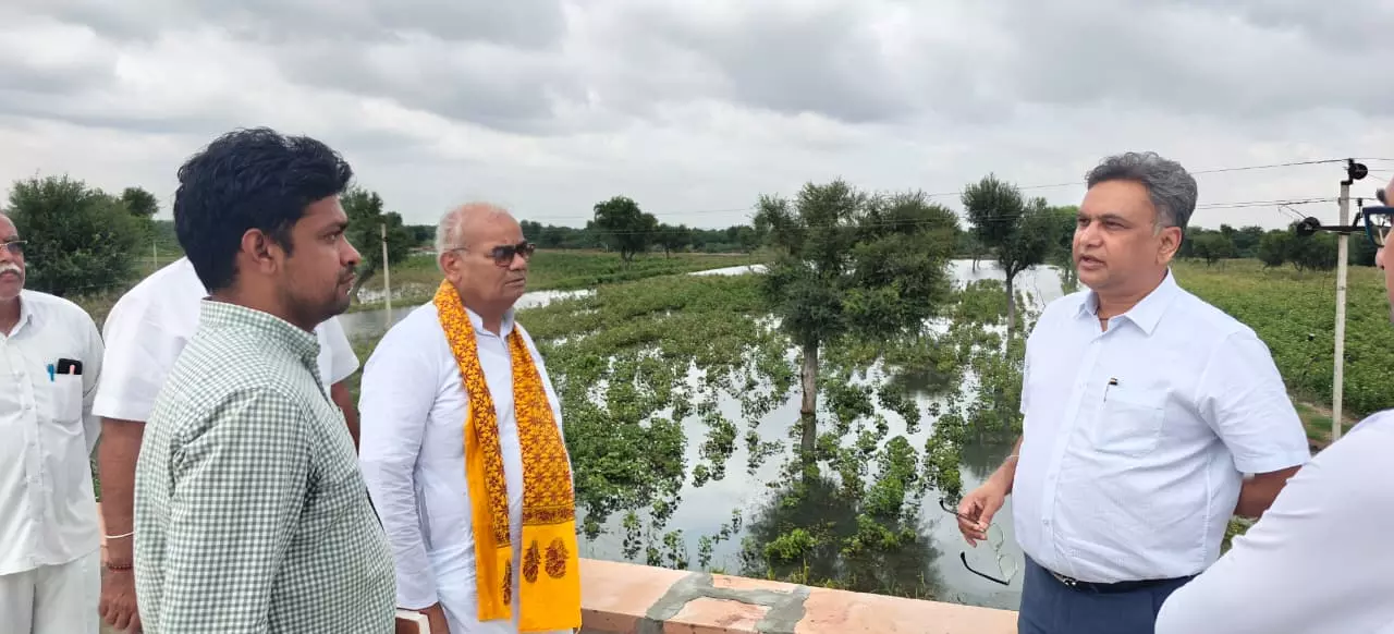 Jaipur: शिक्षा मंत्री ने जोधपुर में किया किसानों से संवाद Jaipur: शिक्षा मंत्री ने जोधपुर में किया किसानों से संवाद