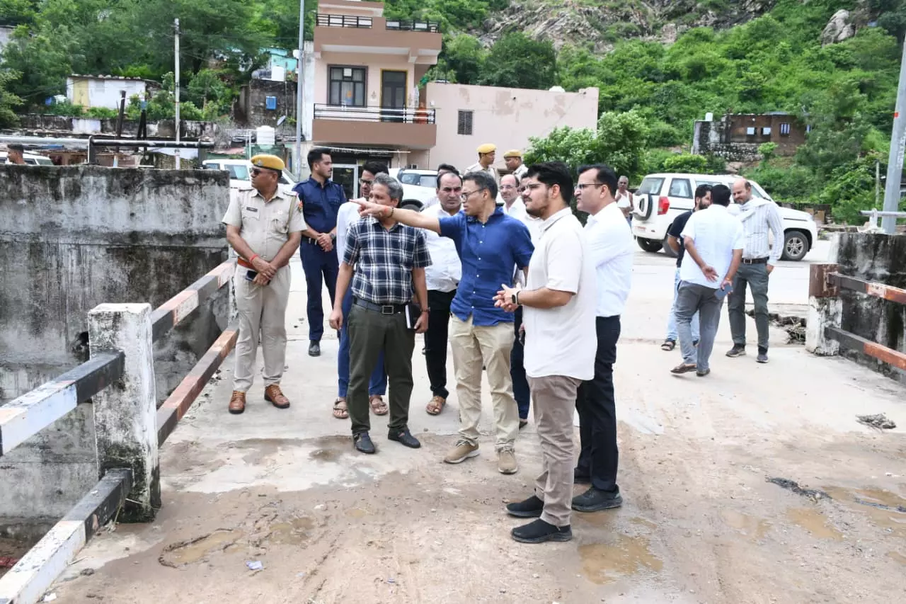 Sawai Madhopur प्रभारी सचिव ने बाढ़ प्रभावित क्षेत्रों का किया निरीक्षण Sawai Madhopur प्रभारी सचिव ने बाढ़ प्रभावित क्षेत्रों का किया निरीक्षण