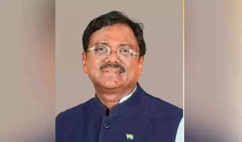 कांग्रेस मंत्री Vivek ने चेन्नूर में चुनिंदा पार्टी कार्यकर्ताओं को नकद उपहार देने पर आलोचना झेली कांग्रेस मंत्री Vivek ने चेन्नूर में चुनिंदा पार्टी कार्यकर्ताओं को नकद उपहार देने पर आलोचना झेली