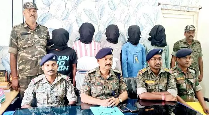 Latehar: 78 किलो डोडा के साथ 5 गिरफ्तार, जेल भेजे गये Latehar: 78 किलो डोडा के साथ 5 गिरफ्तार, जेल भेजे गये