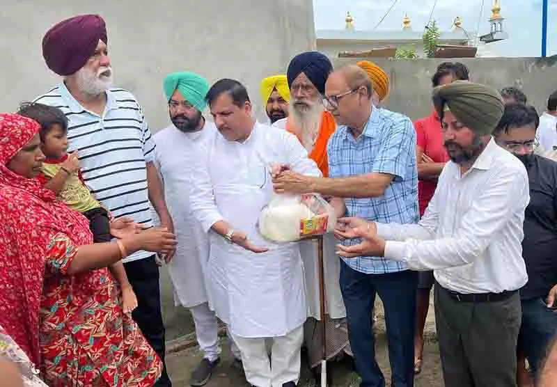 आप नेता ने Sultanpur Lodhi का दौरा किया आप नेता ने Sultanpur Lodhi का दौरा किया
