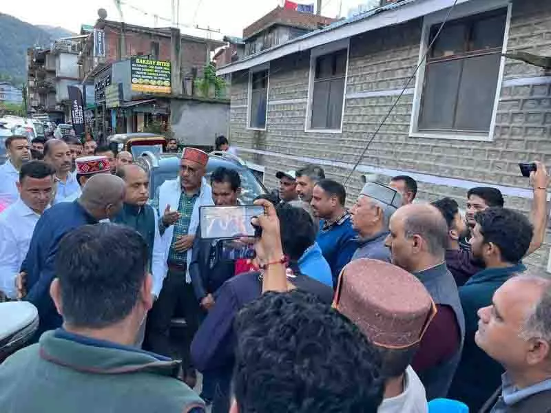 पूर्व CM ने सुखु सरकार पर आपदा राहत कोष के कुप्रबंधन का आरोप लगाया पूर्व CM ने सुखु सरकार पर आपदा राहत कोष के कुप्रबंधन का आरोप लगाया