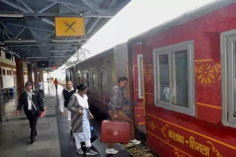 पांच दिन की रुकावट के बाद Kalka-Shimla रेल सेवा बहाल पांच दिन की रुकावट के बाद Kalka-Shimla रेल सेवा बहाल