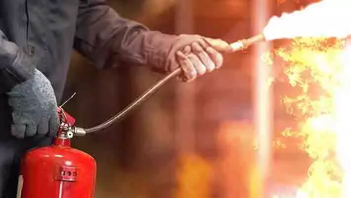 Mumbai: दहिसर में 23 मंजिला इमारत में आग लगी, अग्निशमन अभियान जारी Mumbai: दहिसर में 23 मंजिला इमारत में आग लगी, अग्निशमन अभियान जारी