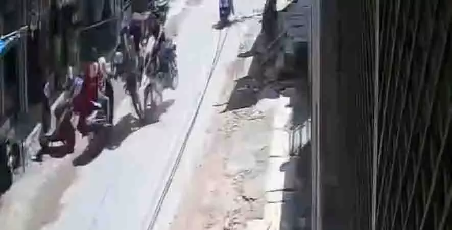 Chhatarpur: दो बाइकों की आमने-सामने की टक्कर में 2 घायल Chhatarpur: दो बाइकों की आमने-सामने की टक्कर में 2 घायल