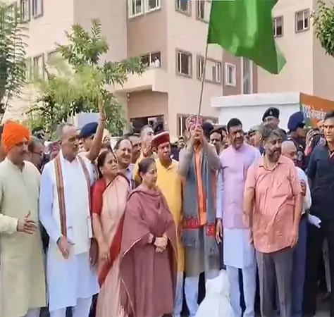 हरियाणा CM ने की हिमाचल और पंजाब के लिए बाढ़ राहत सामग्री रवाना हरियाणा CM ने की हिमाचल और पंजाब के लिए बाढ़ राहत सामग्री रवाना