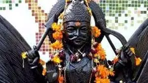शनि की साढ़े साती और ढैय्या में फर्क, जानें खास उपाय शनि की साढ़े साती और ढैय्या में फर्क, जानें खास उपाय
