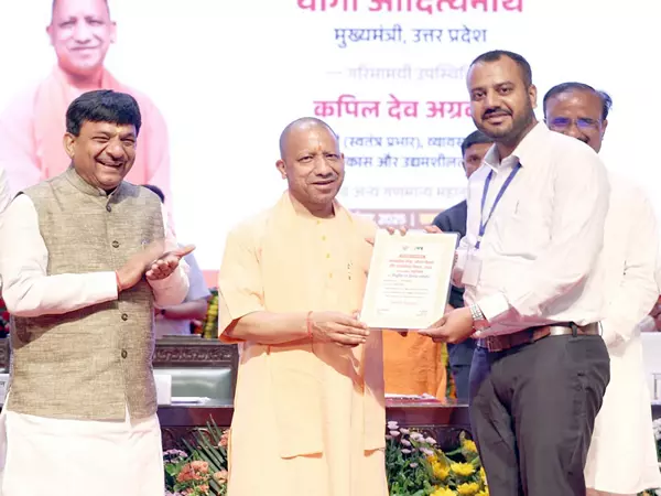 Yogi आदित्यनाथ ने उत्तर प्रदेश के विकास पर जताई संतुष्टि Yogi आदित्यनाथ ने उत्तर प्रदेश के विकास पर जताई संतुष्टि