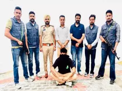 Punjab: गैंगवार की तैयारी नाकाम, गोल्डी बराड़ के आदमी से हथियार बरामद Punjab: गैंगवार की तैयारी नाकाम, गोल्डी बराड़ के आदमी से हथियार बरामद