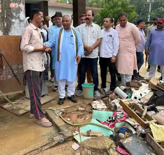 SAT ने बाढ़ प्रभावित लोगों को राहत और पुनर्वास का आश्वासन दिया SAT ने बाढ़ प्रभावित लोगों को राहत और पुनर्वास का आश्वासन दिया