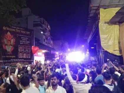 Kelkar Road Fest: डीजे बीट्स, युवा नृत्य; आधी रात तक 15 गणपति विसर्जित Kelkar Road Fest: डीजे बीट्स, युवा नृत्य; आधी रात तक 15 गणपति विसर्जित