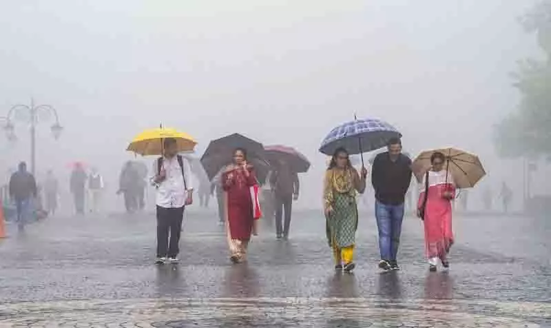 Himachal के 6 जिलों में भारी बारिश का अनुमान, 869 सड़कें अवरुद्ध Himachal के 6 जिलों में भारी बारिश का अनुमान, 869 सड़कें अवरुद्ध