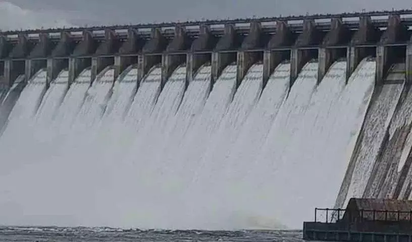 Nagarjunasagar जलाशय के 14 गेट खोलकर पानी छोड़ा गया Nagarjunasagar जलाशय के 14 गेट खोलकर पानी छोड़ा गया
